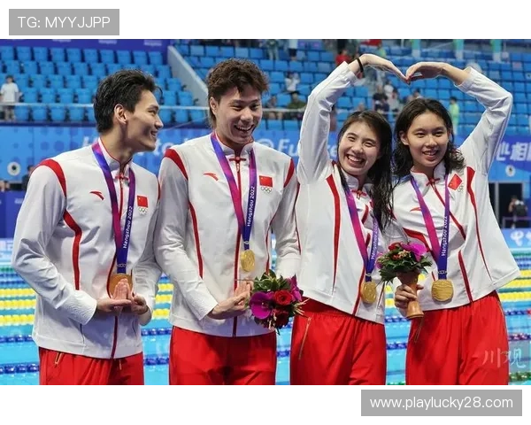 中国游泳队男女4x100自接力战术完美配合再创佳绩