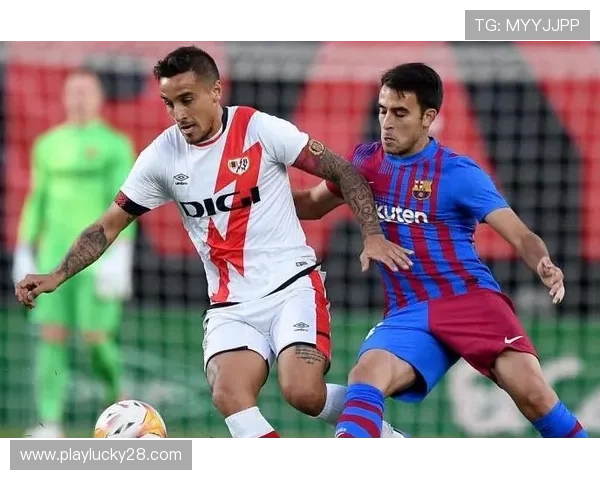 足坛一夜动态：AC米兰时隔33年再造神迹，巴萨爆冷终结11连胜