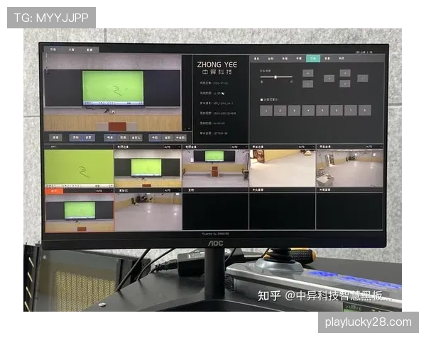 特写：球场播音员与控制室里的实时数据导播团队如何协同工作